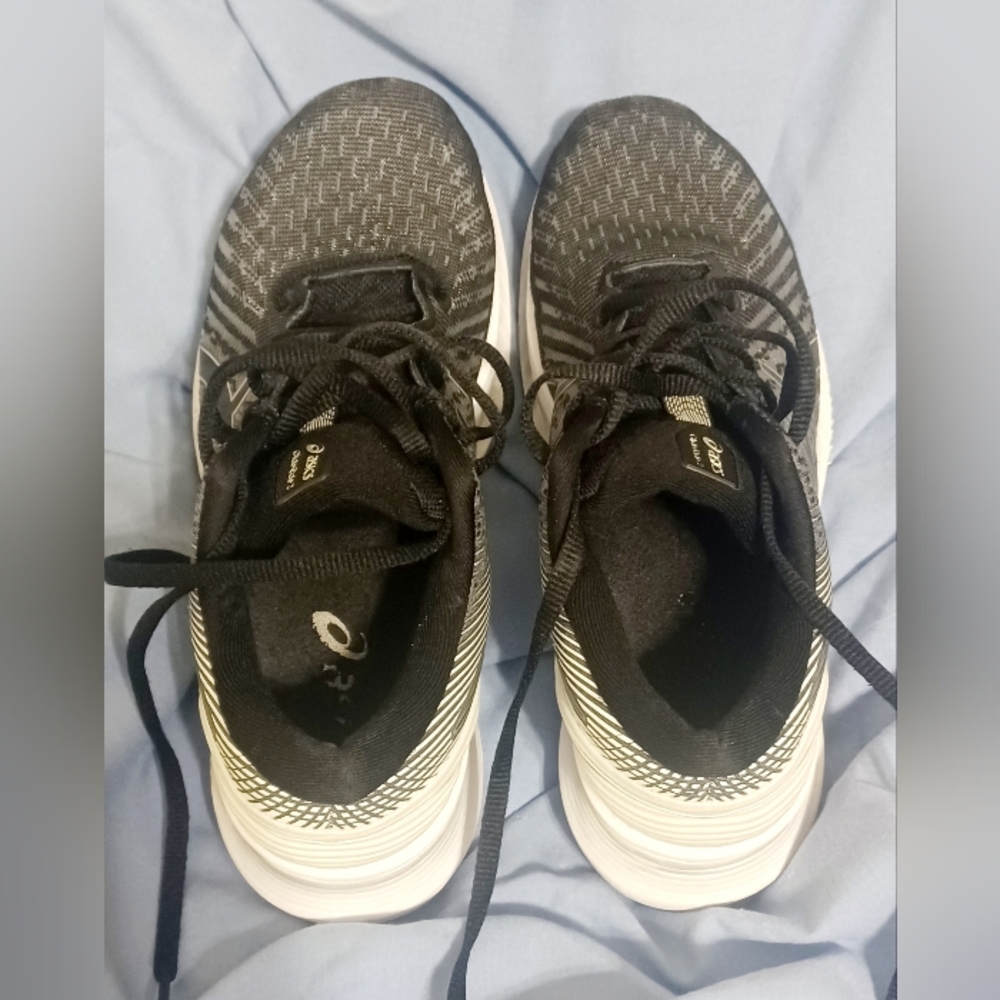 Womens size 6 asics